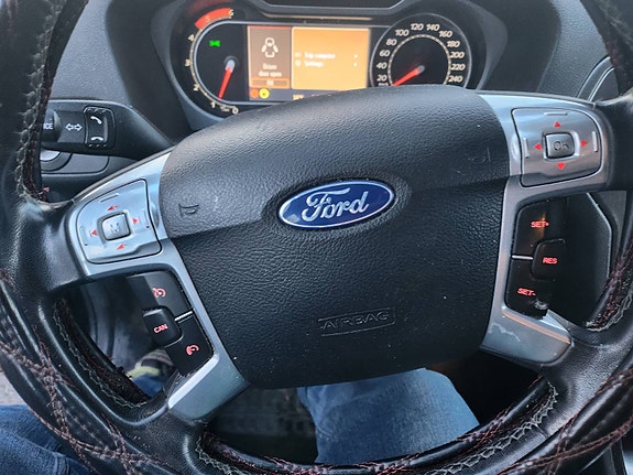 Ford Mondeo 19 of 24