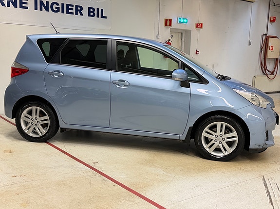 Toyota Verso-S 2 of 19
