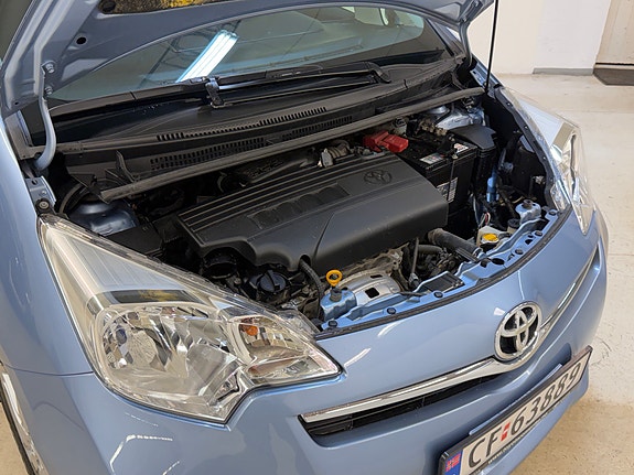 Toyota Verso-S 13 of 19
