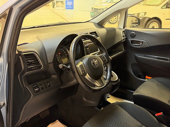 Toyota Verso-S 7 of 19