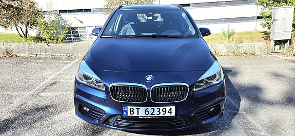 BMW 225xe 2 of 10