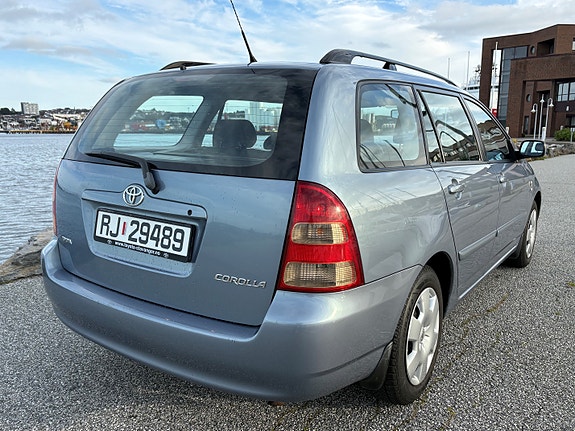 Toyota Corolla 8 of 30