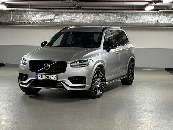 Volvo XC90 2 of 23