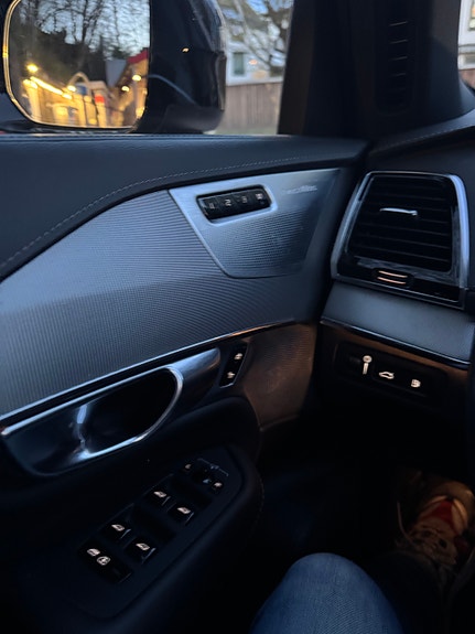 Volvo XC90 16 of 23