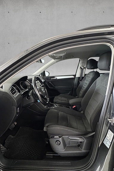 Volkswagen Tiguan 26 of 30