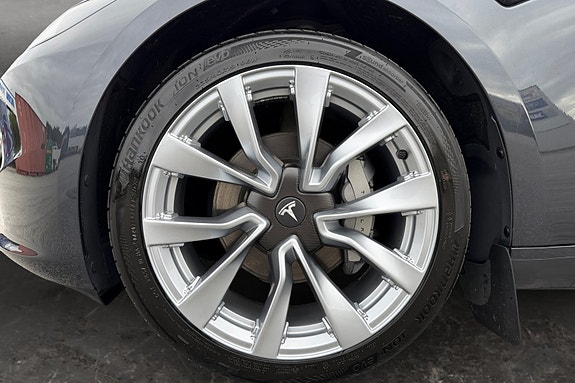Tesla Model 3 9 of 19