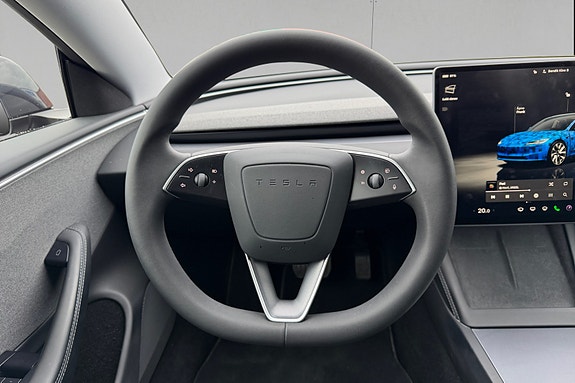 Tesla Model 3 11 of 19
