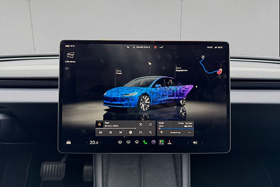 Tesla Model 3 14 of 19