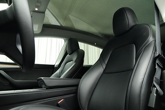 Tesla Model Y 25 of 30