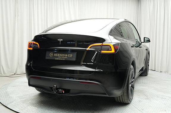 Tesla Model Y 10 of 30