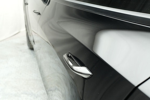 Tesla Model Y 20 of 30