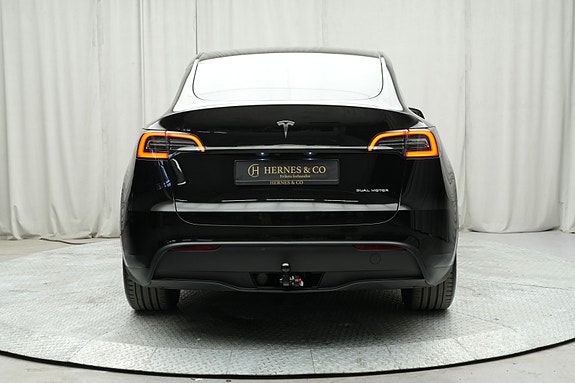 Tesla Model Y 8 of 30