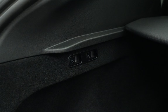 Tesla Model Y 15 of 30