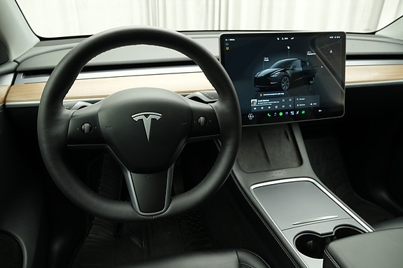 Tesla Model Y 29 of 30