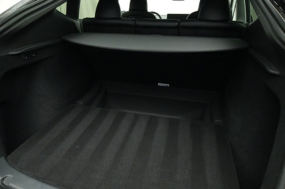 Tesla Model Y 17 of 30