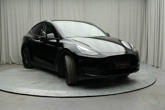 Tesla Model Y 5 of 30