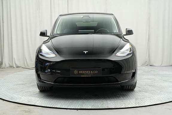 Tesla Model Y 4 of 30