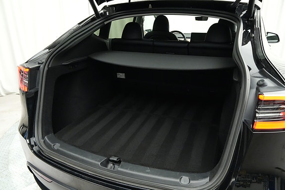 Tesla Model Y 13 of 30