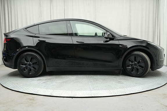 Tesla Model Y 6 of 30
