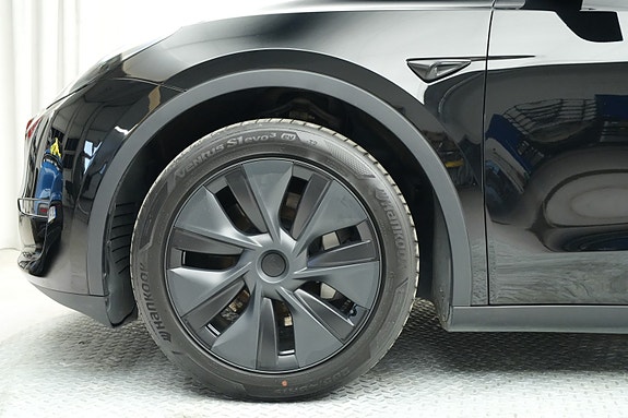 Tesla Model Y 3 of 30