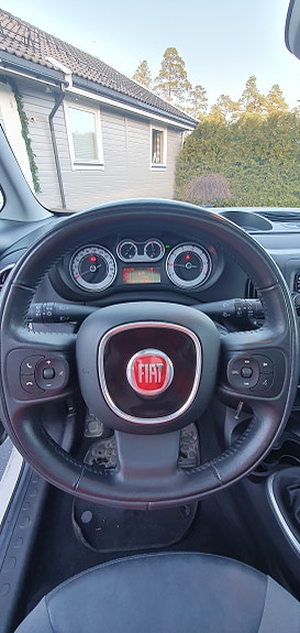 Fiat 500L 5 of 8