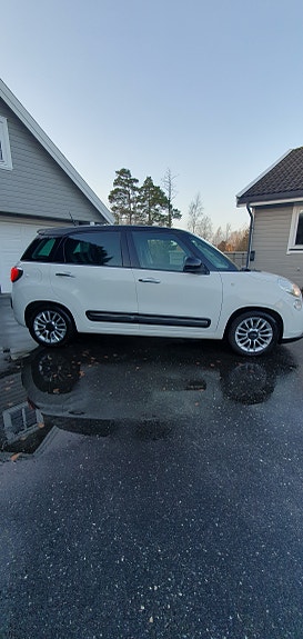 Fiat 500L 2 of 8