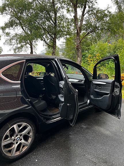BMW 218d 5 of 6