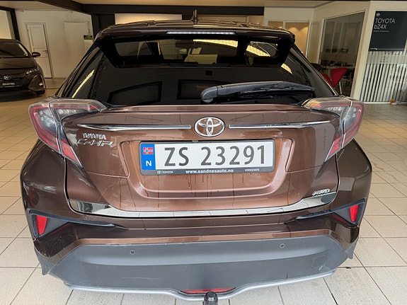 Toyota C-HR 4 of 12