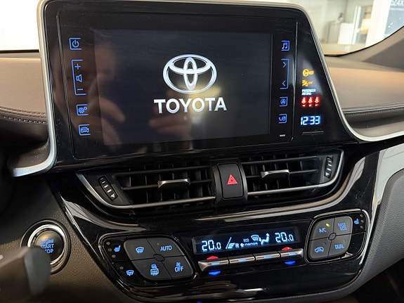 Toyota C-HR 7 of 12