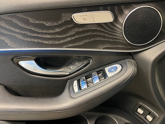 Mercedes-Benz GLC350 e 18 of 30