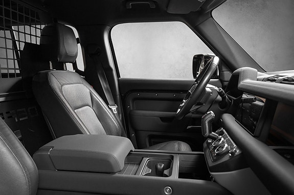 Land Rover Defender 110 27 of 29