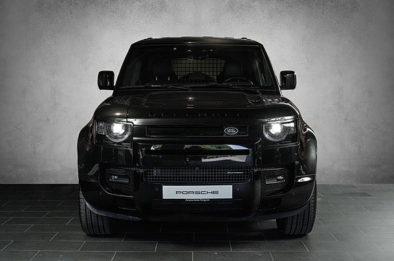Land Rover Defender 110 2 of 29