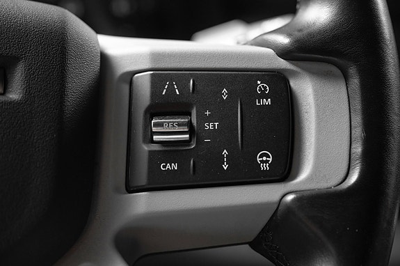 Land Rover Defender 110 19 of 29