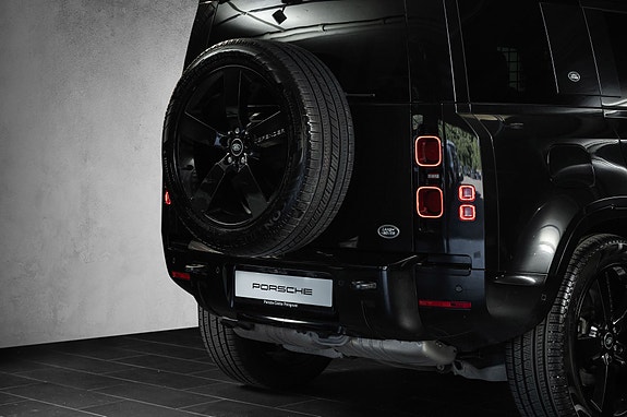 Land Rover Defender 110 6 of 29