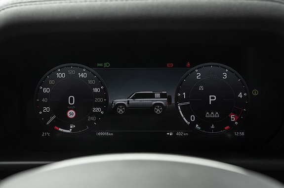 Land Rover Defender 110 18 of 29