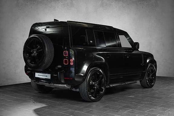 Land Rover Defender 110 7 of 29