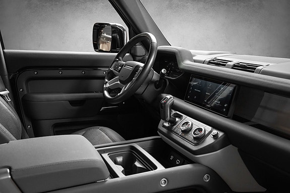 Land Rover Defender 110 29 of 29