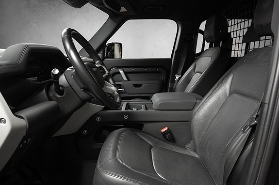 Land Rover Defender 110 10 of 29