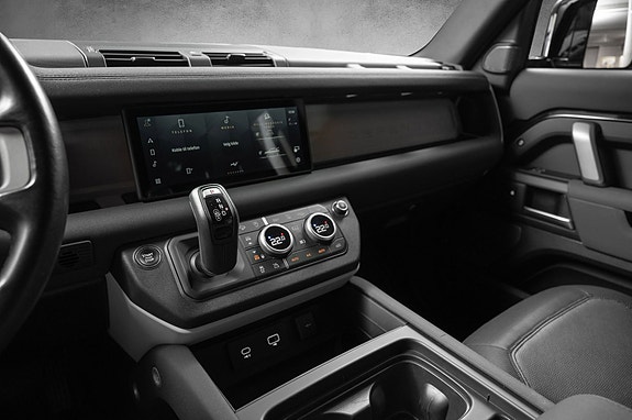Land Rover Defender 110 11 of 29