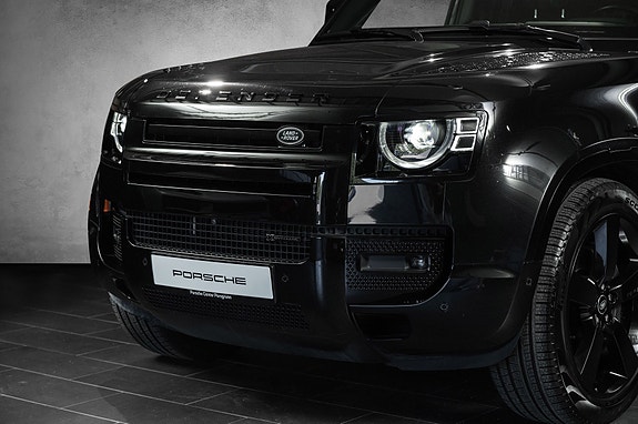 Land Rover Defender 110 9 of 29