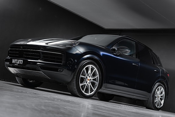 Porsche Cayenne 2 of 30
