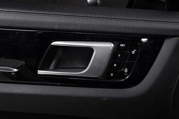 Porsche Cayenne 26 of 30