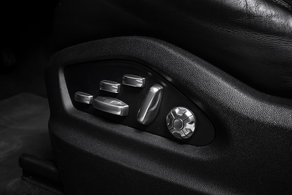 Porsche Cayenne 28 of 30