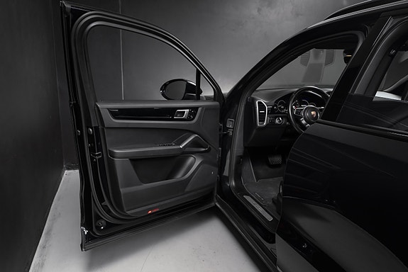 Porsche Cayenne 23 of 30