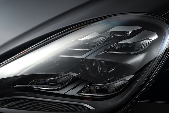 Porsche Cayenne 5 of 30