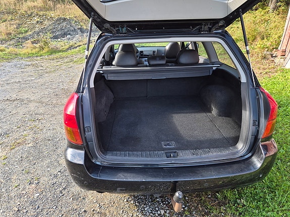 Subaru Legacy 10 of 15