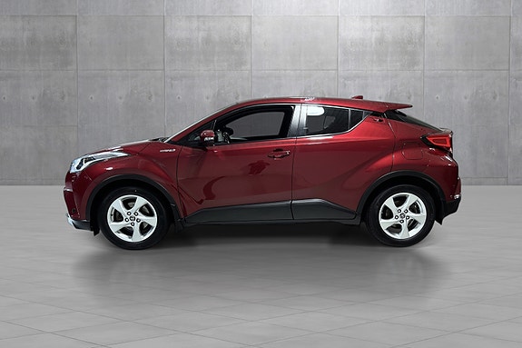 Toyota C-HR 2 of 30
