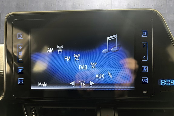 Toyota C-HR 23 of 30