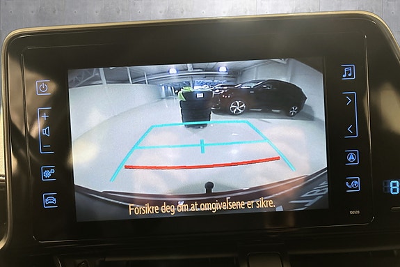 Toyota C-HR 24 of 30