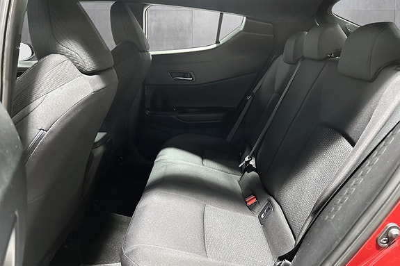 Toyota C-HR 16 of 30